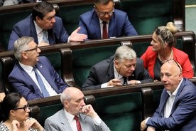 Tylko cztery partie ponad progiem wyborczym. Brak wśród nich jednej z partii to niespodzianka