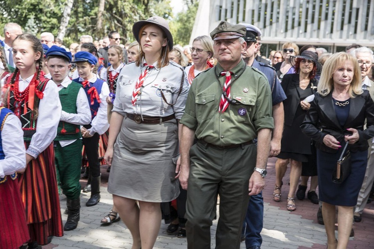 Fioletowa Dama spoczęła na Powązkach Wojskowych