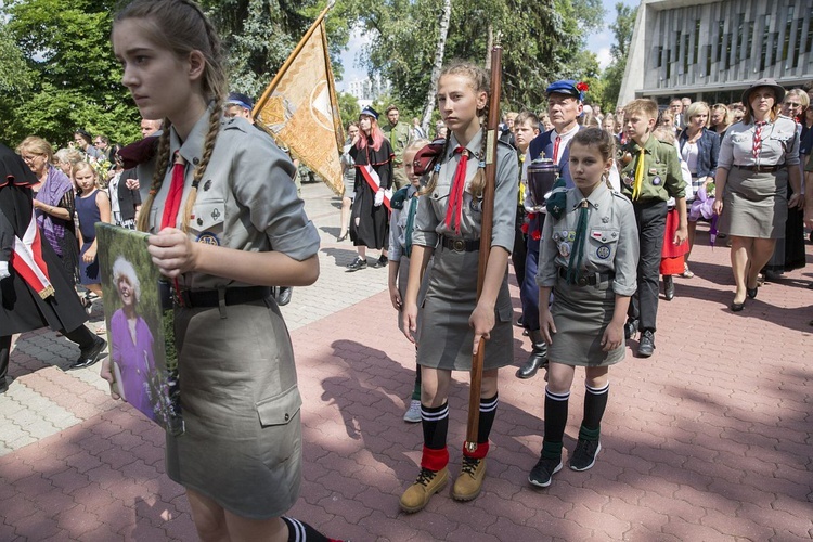 Fioletowa Dama spoczęła na Powązkach Wojskowych