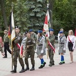 Fioletowa Dama spoczęła na Powązkach Wojskowych