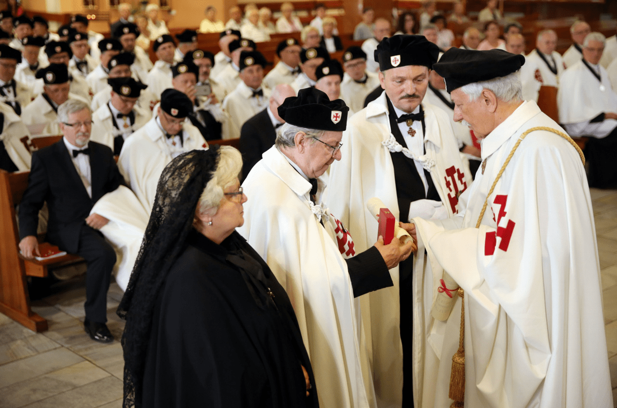 Męski Zakon Katolicki Założony W 6 Wieku Członkowie zakonu rycerskiego z wizytą na Śląsku