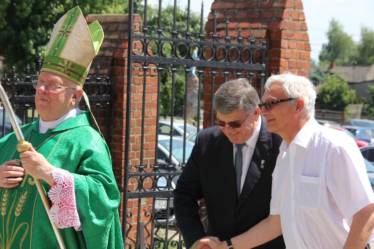 Poświęcenie zegara w Bąkowie Górnym