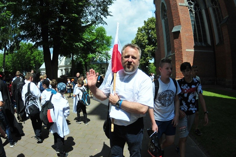 Pokaz antyterrorystyczny podczas pikniku dla lektorów i ministrantów