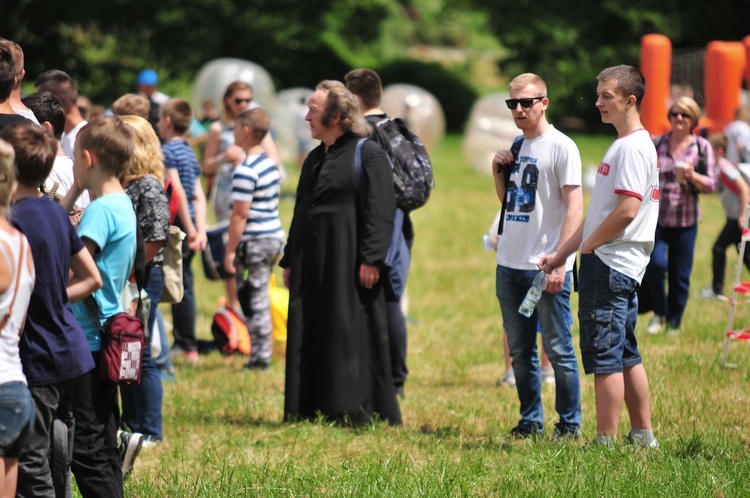 Pokaz antyterrorystyczny podczas pikniku dla lektorów i ministrantów