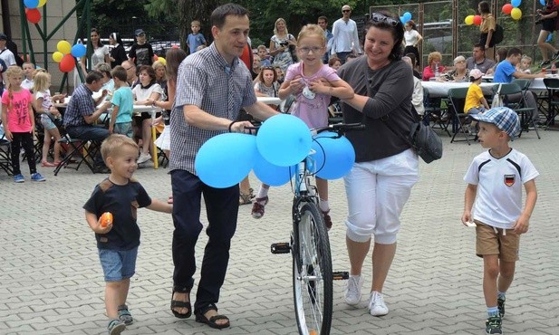 Rower - konkursowa nagroda ufundowana przez ministra Stanisława Szweda - trafił do małej Karolinki