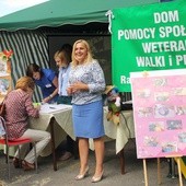 Renata Pogodzińska (z prawej), dyrektor DPS, bawiła się razem z mieszkańcami 