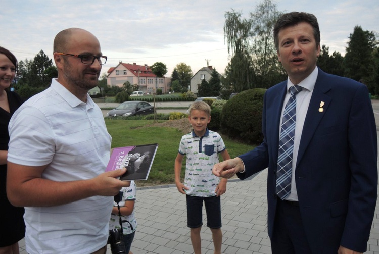 Tablica świętych Kawalerów Orderu Uśmiechu w Leśnej