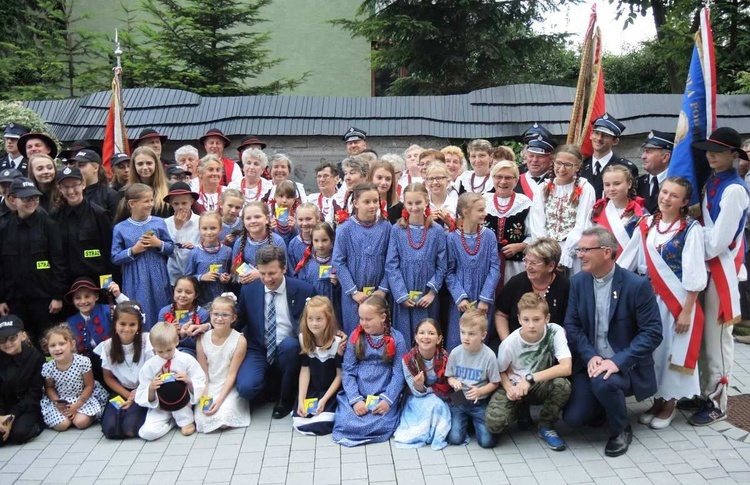 Tablica świętych Kawalerów Orderu Uśmiechu w Leśnej