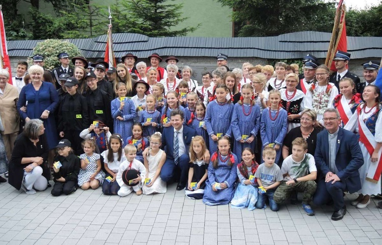 Tablica świętych Kawalerów Orderu Uśmiechu w Leśnej