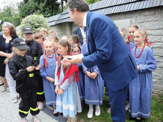 Tablica świętych Kawalerów Orderu Uśmiechu w Leśnej