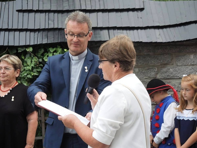 Tablica świętych Kawalerów Orderu Uśmiechu w Leśnej