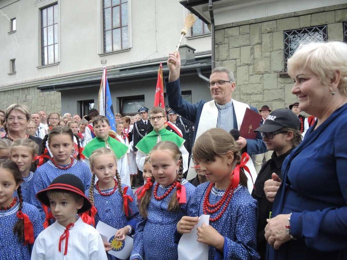 Tablica świętych Kawalerów Orderu Uśmiechu w Leśnej