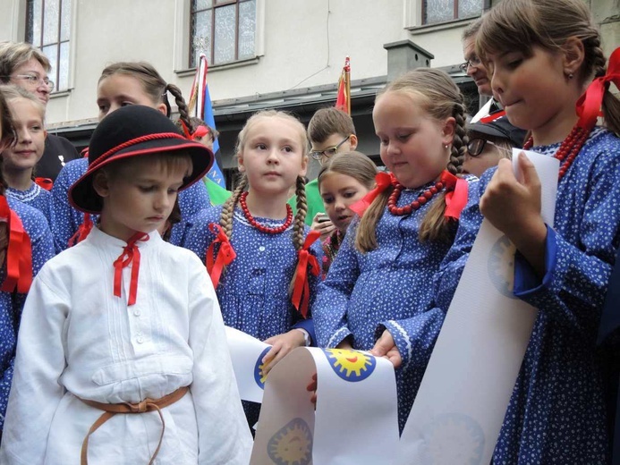 Tablica świętych Kawalerów Orderu Uśmiechu w Leśnej