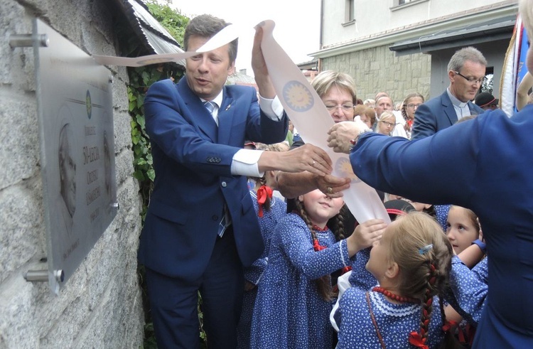 Tablica świętych Kawalerów Orderu Uśmiechu w Leśnej