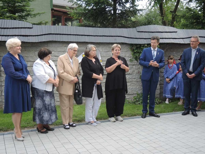 Tablica świętych Kawalerów Orderu Uśmiechu w Leśnej