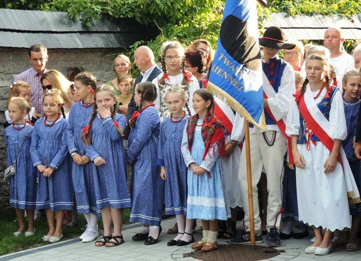 Tablica świętych Kawalerów Orderu Uśmiechu w Leśnej