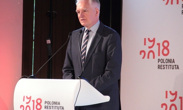 Wicepremier podkreślił, że to, że żyjemy dzisiaj w wolnym kraju nie zwalnia nas od refleksji nad rozmaitymi aspektami wolności