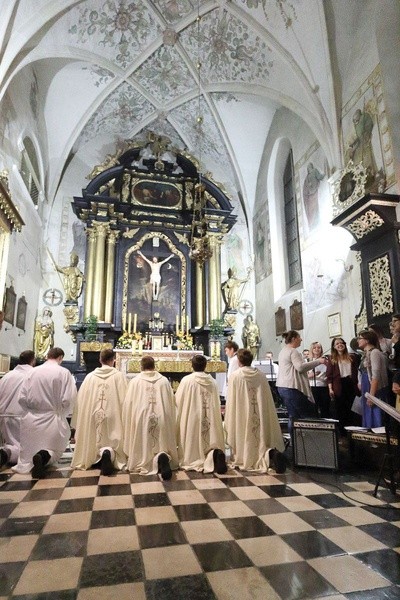 Prymicje w kościele Świętego Krzyża