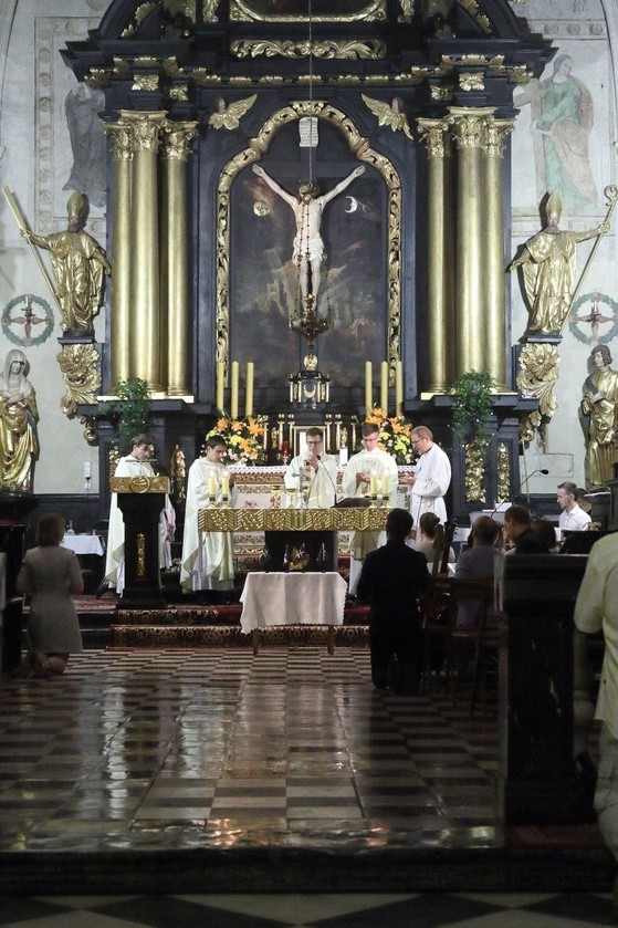 Prymicje w kościele Świętego Krzyża