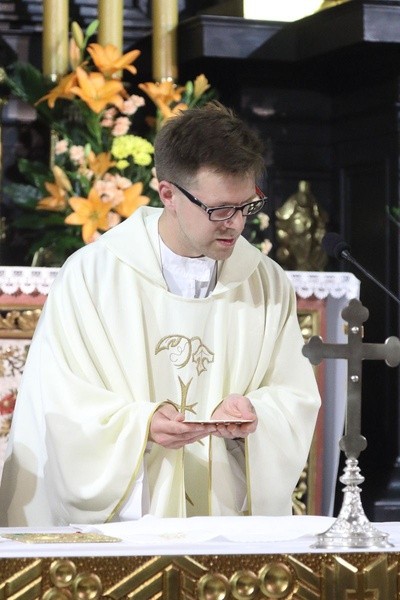 Prymicje w kościele Świętego Krzyża