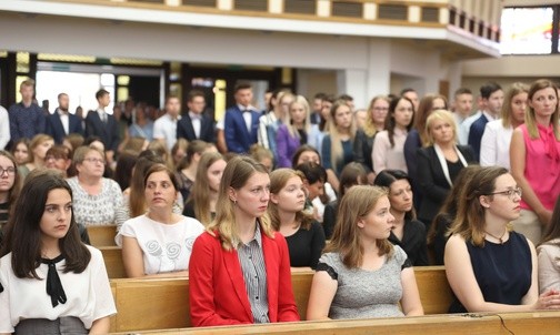 Młodzi z Andrychowa ze św. Janem Pawłem II