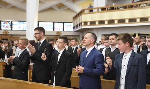 Młodzi z Andrychowa ze św. Janem Pawłem II