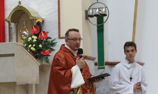 Młodzi z Andrychowa ze św. Janem Pawłem II