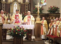 Dziękczynnej Eucharystii przewodniczył bp Roman Pindel.