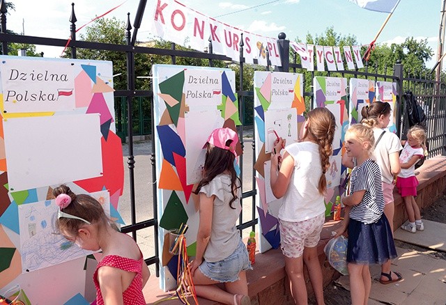 	Najmłodsi wzięli udział w konkursie plastycznym, któremu w roku 100. rocznicy odzyskania niepodległości przyświecało hasło: „Dzielna Polska”.
