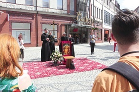 Wspólnota seminaryjna ewangelizowała tuż przy największej legnickiej galerii handlowej.