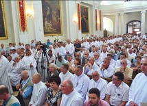 Ponad tysiąc szafarzy Komunii św. spotkało się na Świętym Krzyżu.