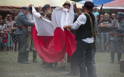  Inscenizacja dziejów Polski przygotowana przez grupy rekonstrukcji historycznych.