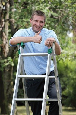 Trzeba zejść do młodych, na płaszczyznę ich pasji, do ich świata. Co wcale nie znaczy, że mam udawać ich kumpla – mówi ks. Adrian Chojnicki.