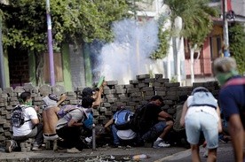 Protesty przeciwko polityce prezydenta Ortegi zazwyczaj kończą się walkami z siłami rządowymi, próbującymi stłumić demonstracje.