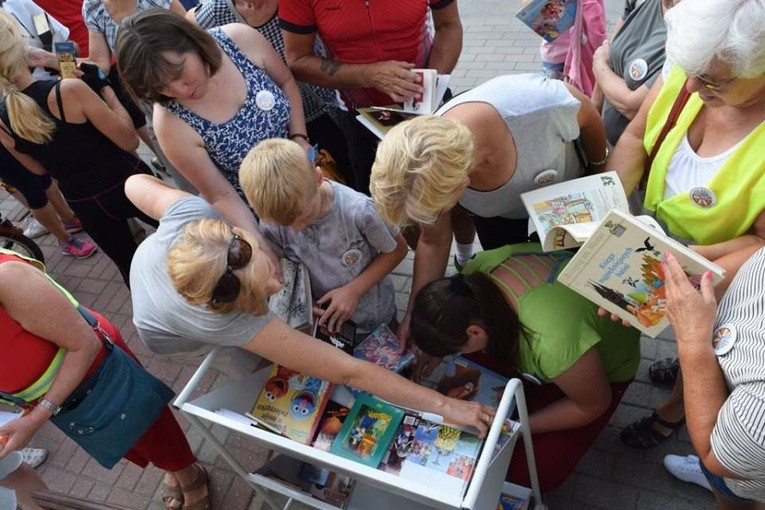 Czytelnicy przasyskiej książnicy chętnie angażują się w wydarzenia organizowane przez ich bibliotekę