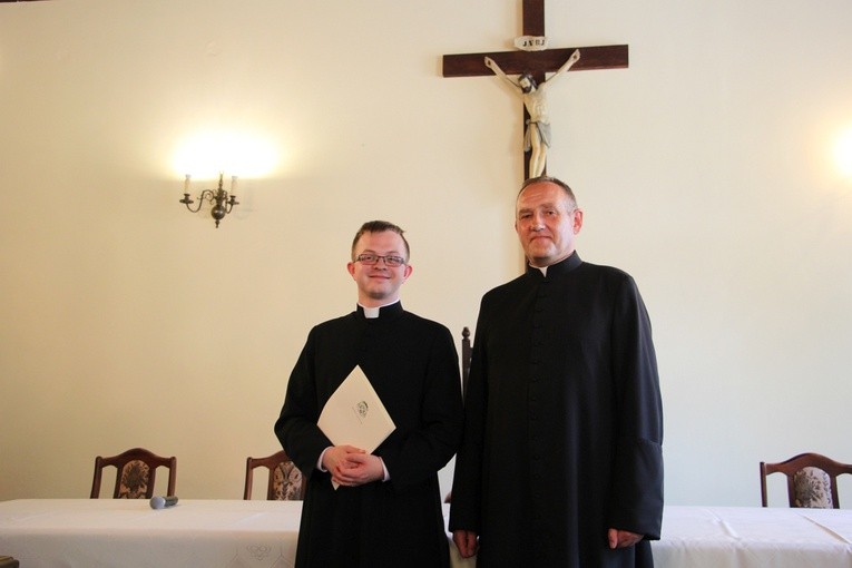 Wręczenie dekretów neoprezbiterom