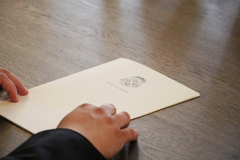 Wręczenie dekretów neoprezbiterom