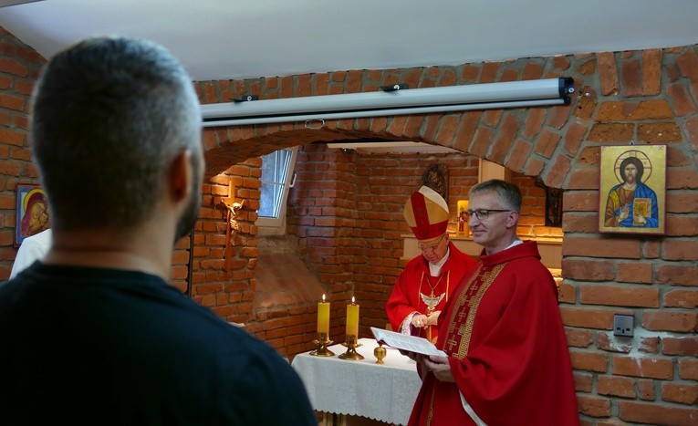 Wezmę córeczkę za rękę i pójdziemy do kościoła