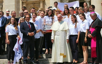 Uczestnicy Rejsu Niepodległości z ministerm Gróbarczykiem u papieża Franciszka