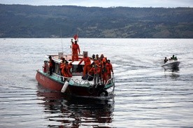 Ponad 190 osób zaginionych po zatonięciu promu na jeziorze Toba