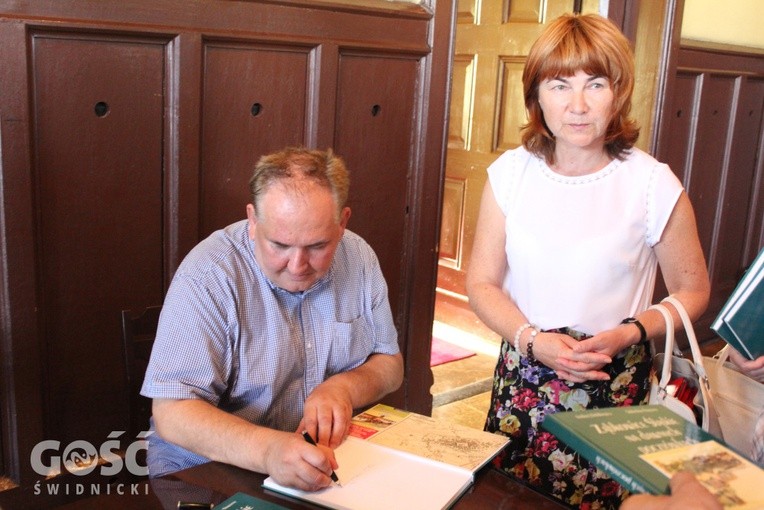 W czasie prezentacji książki można było otrzymać autograf autorów.