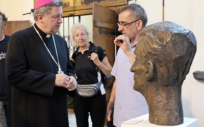 Niepodległość wyrażona pędzlem, haftem, dłutem