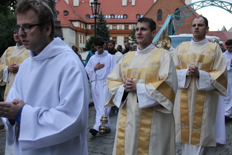 Procesja ewangelizacyjna ulicami Wrocławia