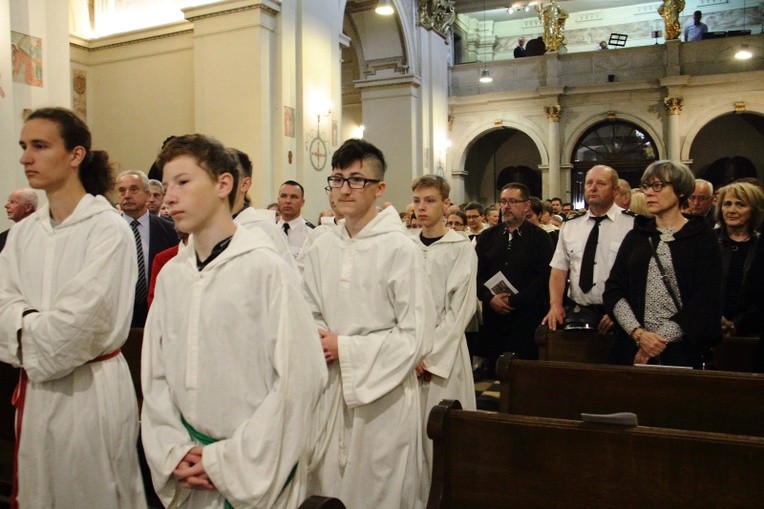 Poświęcenie nowej sukienki na odnalezionym obrazie Matki Bożej Śnieżnej