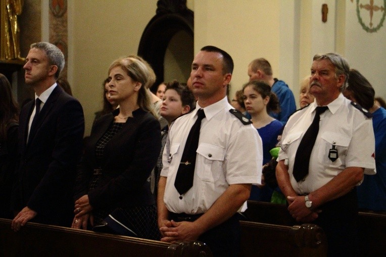 Poświęcenie nowej sukienki na odnalezionym obrazie Matki Bożej Śnieżnej