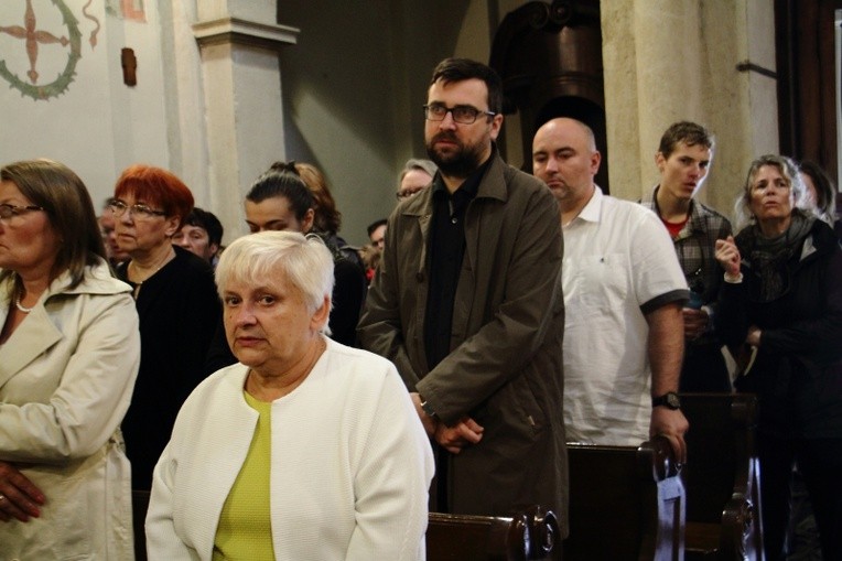 Poświęcenie nowej sukienki na odnalezionym obrazie Matki Bożej Śnieżnej