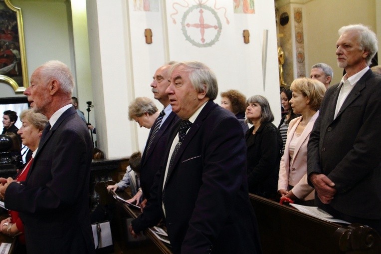 Poświęcenie nowej sukienki na odnalezionym obrazie Matki Bożej Śnieżnej