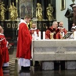 Poświęcenie nowej sukienki na odnalezionym obrazie Matki Bożej Śnieżnej