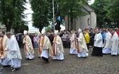 Mężczyźni i młodzieńcy na Górze Świętej Anny