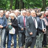 Mężczyźni i młodzieńcy na Górze Świętej Anny